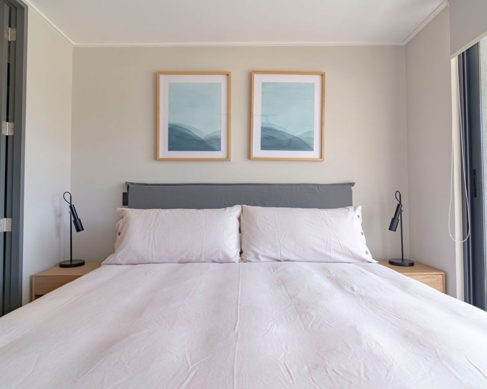 Cómo conseguir un dormitorio matrimonio cómodo funcional